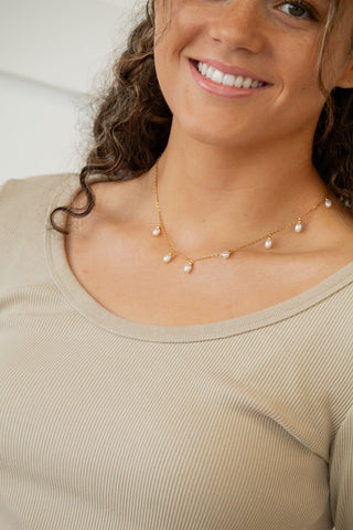 Hanging Pearls Necklace