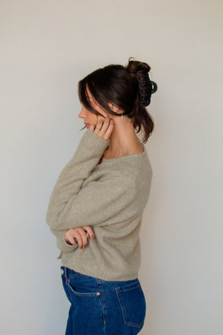 Matte Looped Claw Clip