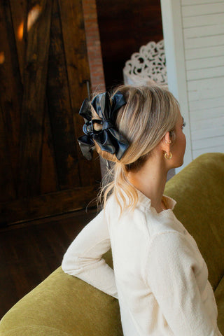 Grand Leather Bow Claw Clip