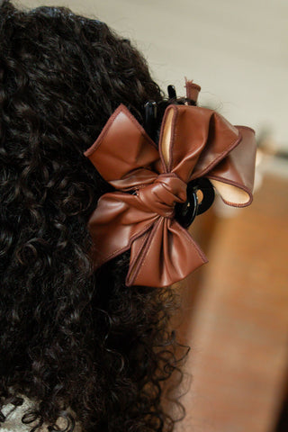 Grand Leather Bow Claw Clip