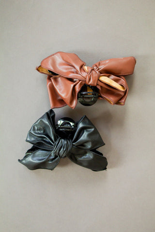 Grand Leather Bow Claw Clip