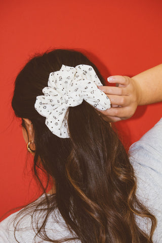 Jumbo White & Black Flower Scrunchie
