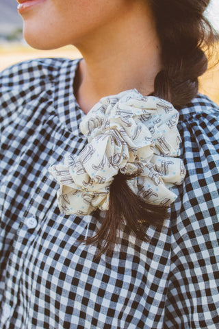 Rodeo Pearl Jumbo Scrunchie
