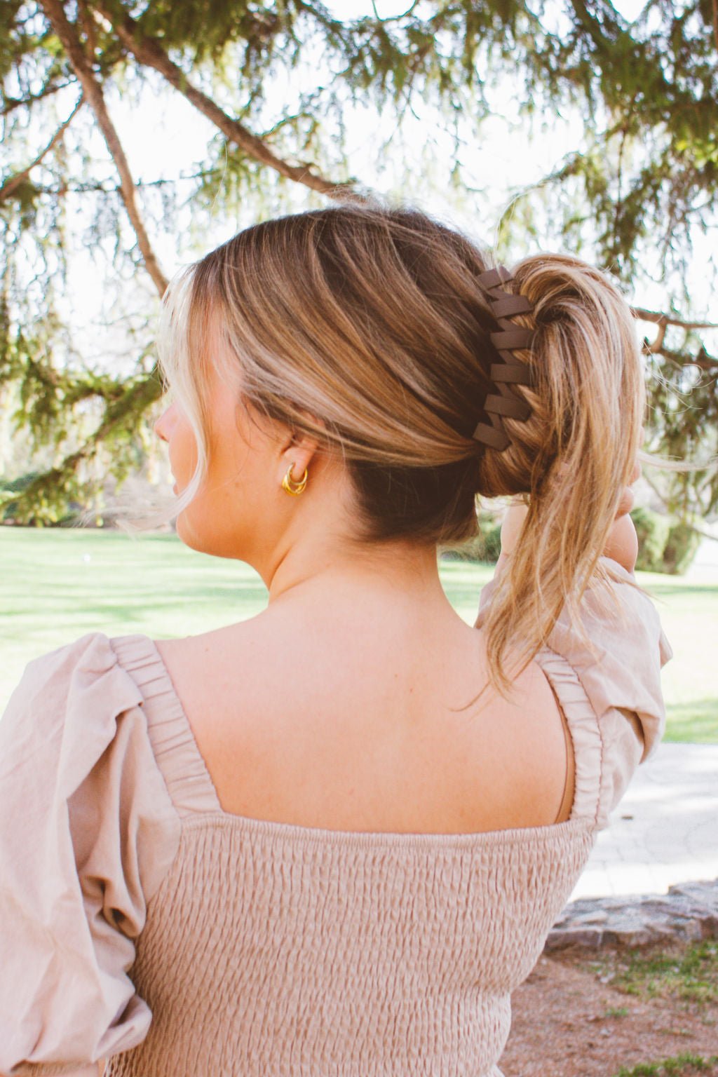 Claw clip on ponytail deals
