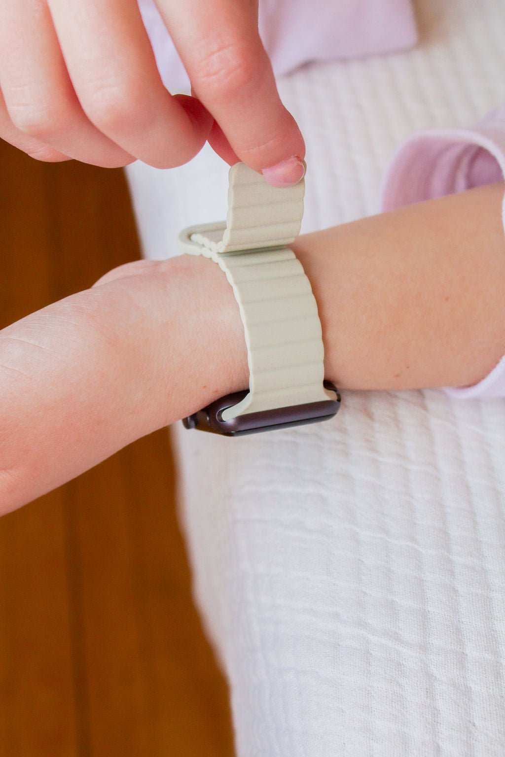 Apple watch fog band outlet