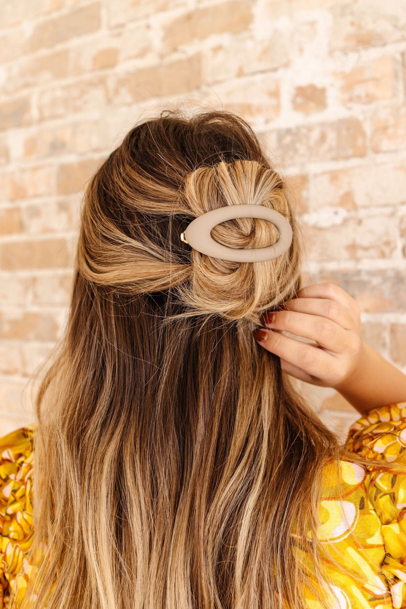 Oval Barrette – ANDI