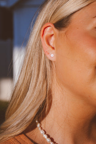 White Daisy Stud Earrings (Hypoallergenic) - Earrings - ANDI