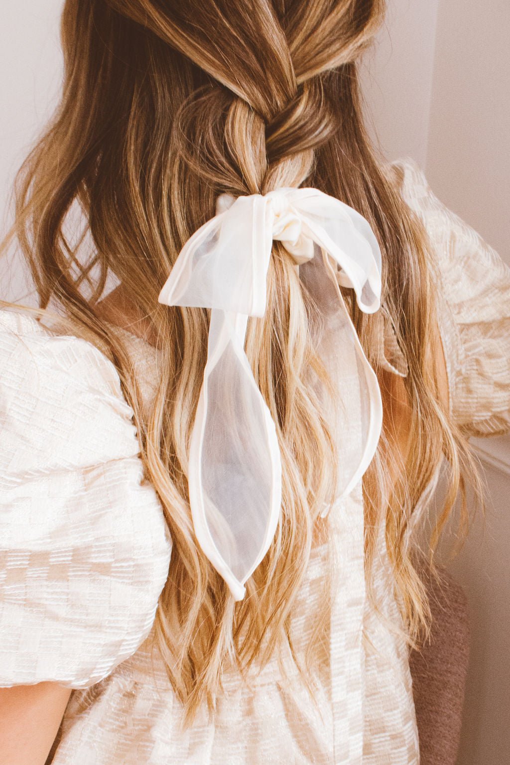 XOXO Cream Long Bow Scrunchie – ANDI